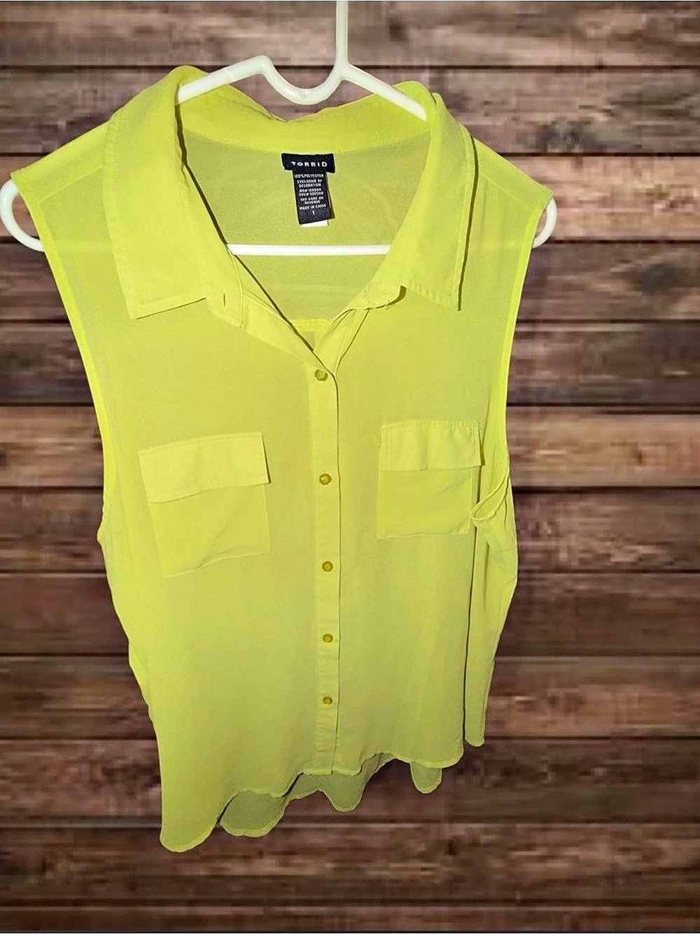 Torrid Sleeveless Button Front Blouse in Yellow Size 1 Like New